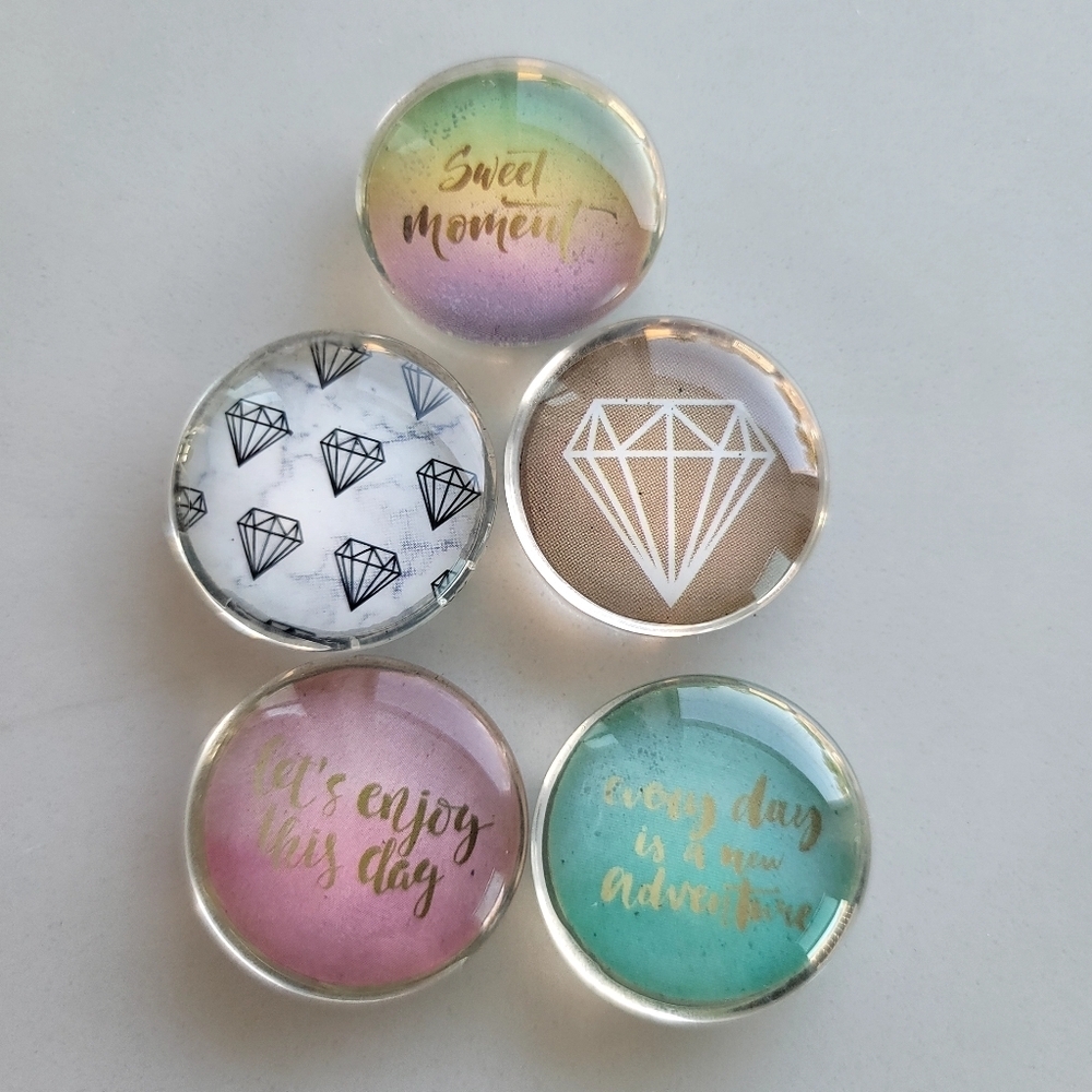 FREE Set of 5 small magnets with bundle purchase of $ 25or more♥️